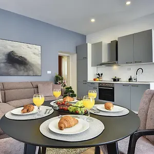 D&a Luxury With Free Parking Apartment
